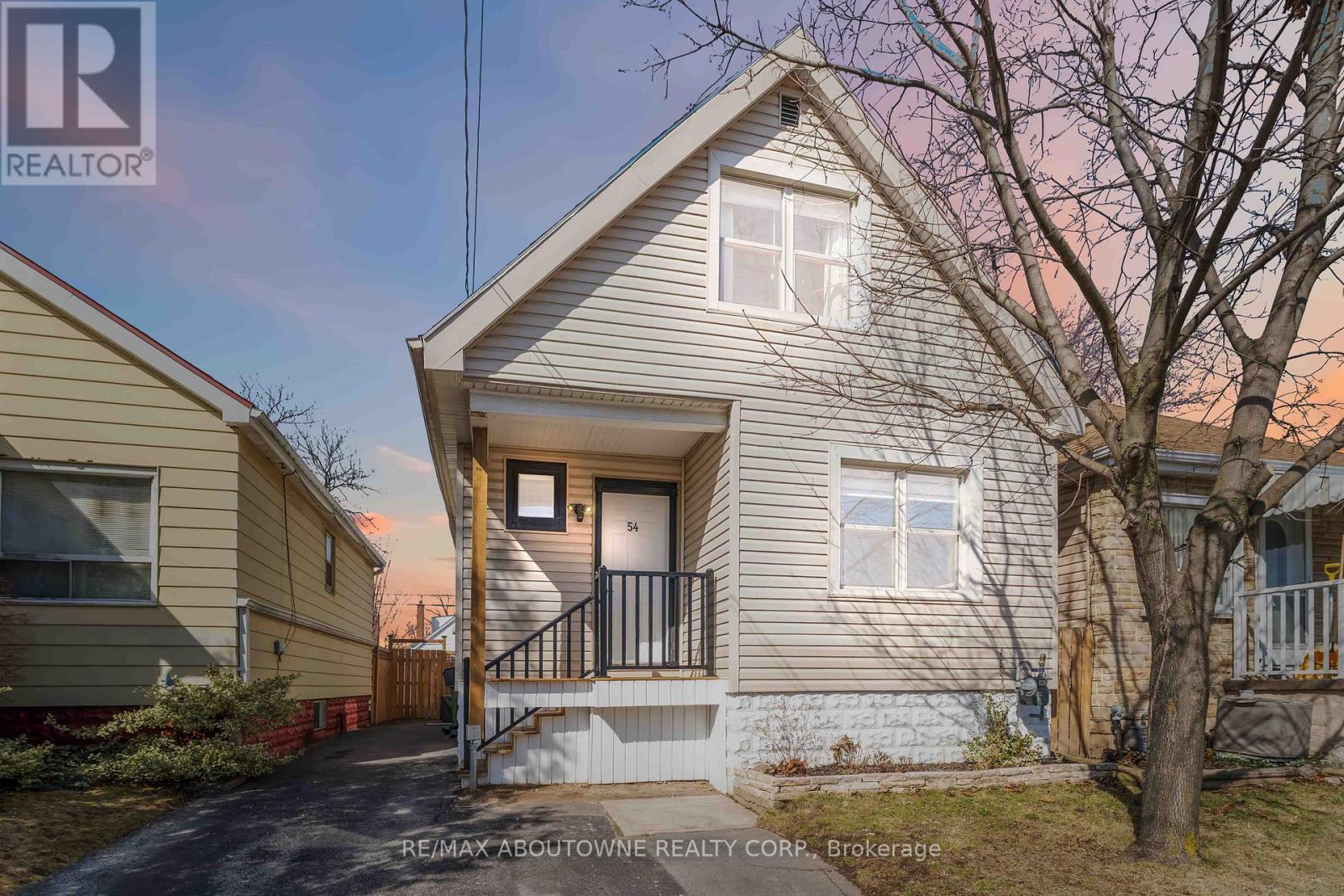 54 Weir Street S, Hamilton, Ontario  L8K 3A4 - Photo 2 - X12981768