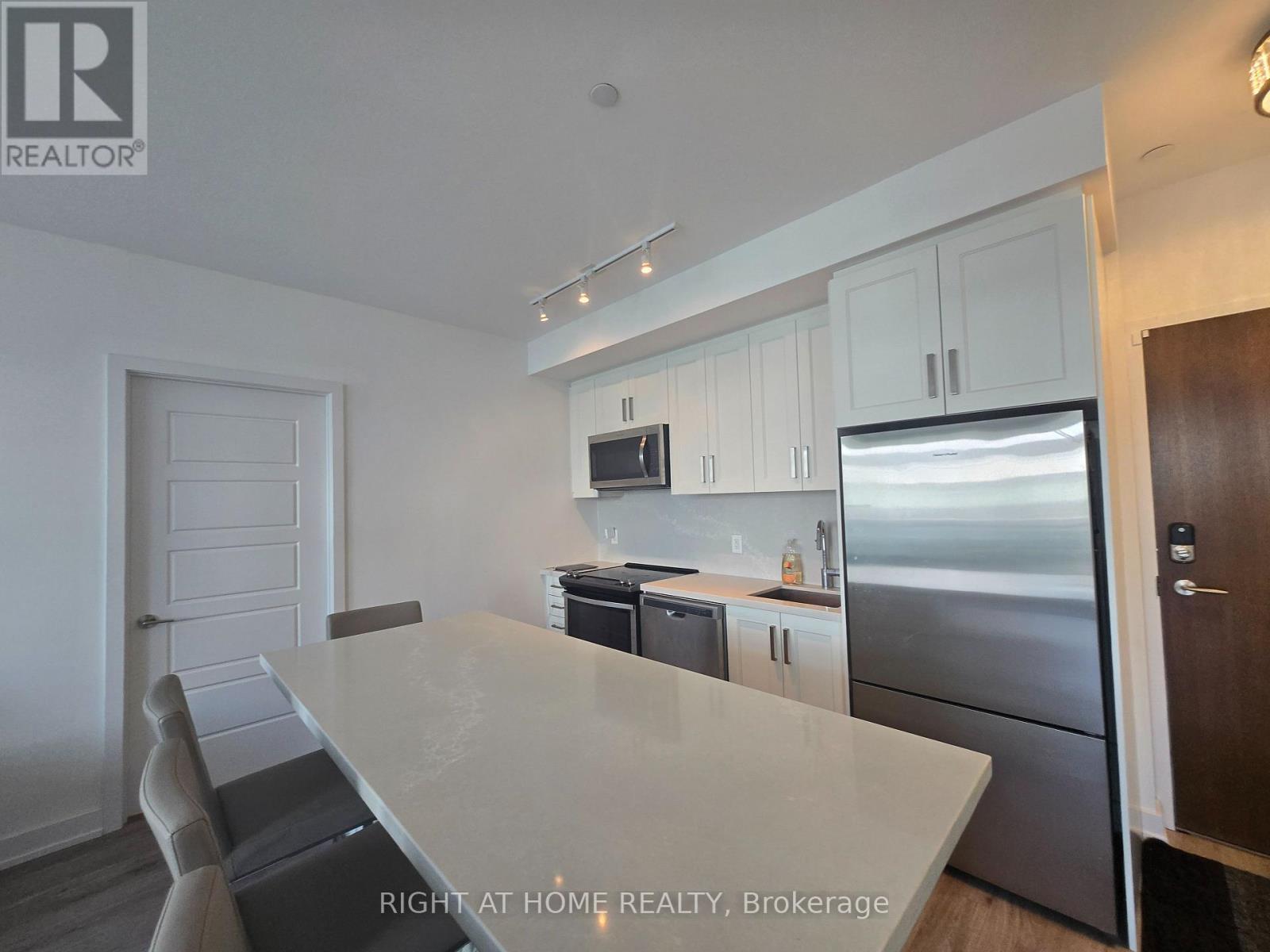 C406 - 301 Sea Ray Avenue, Innisfil, Ontario  L9S 0J4 - Photo 1 - N13447754