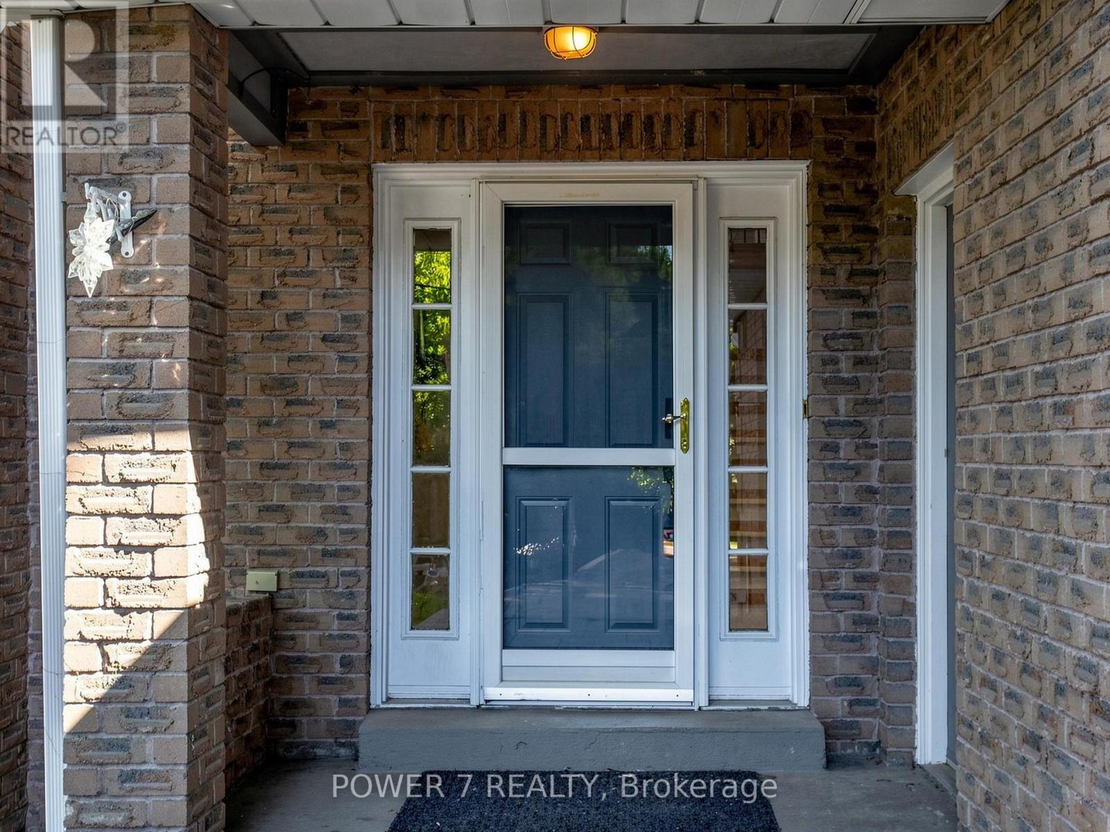 74 Sylvan Crescent, Richmond Hill, Ontario  L4E 3A5 - Photo 3 - N13447768