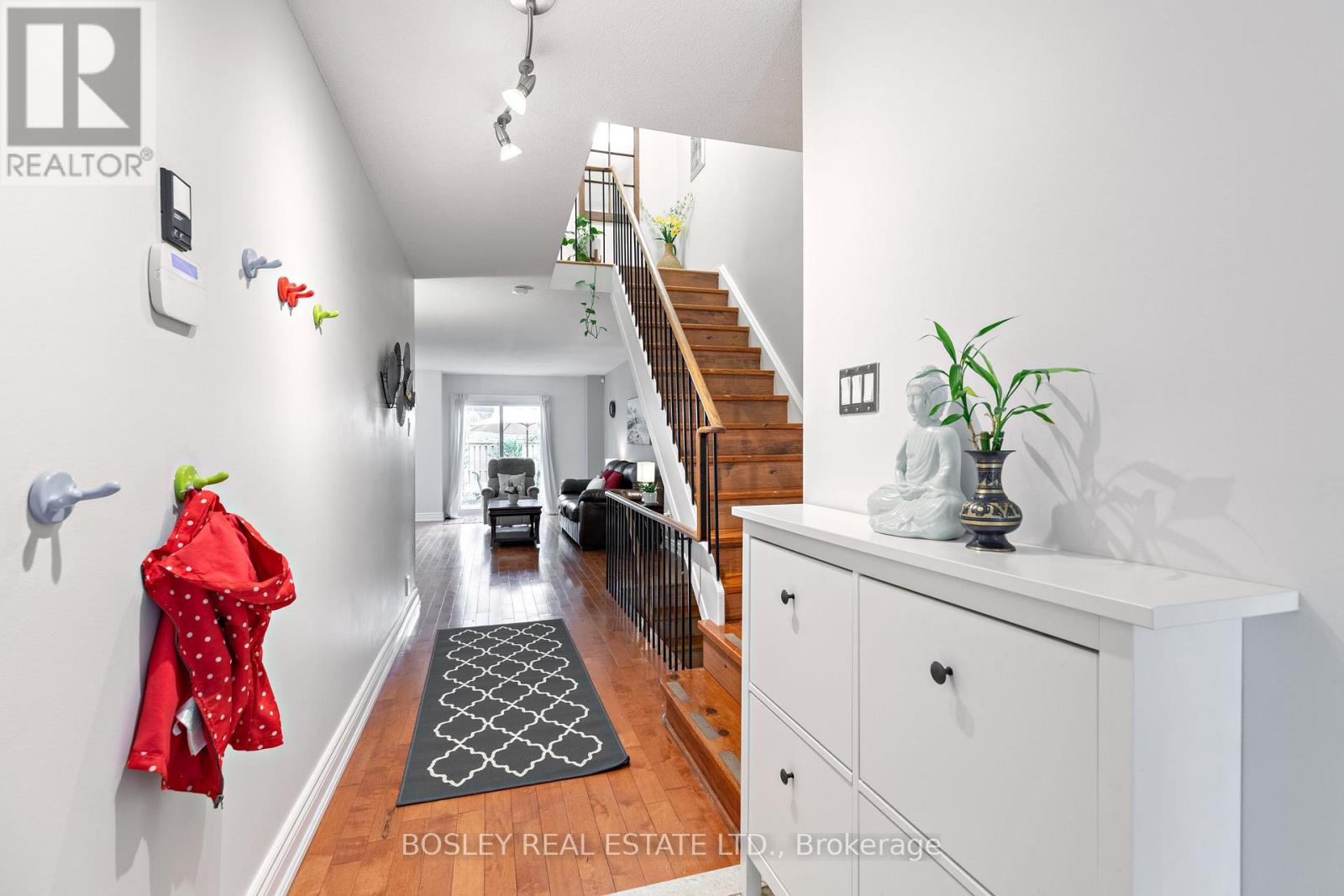 6 Markburn Court, Toronto, Ontario  M9C 4Z1 - Photo 4 - W13447696