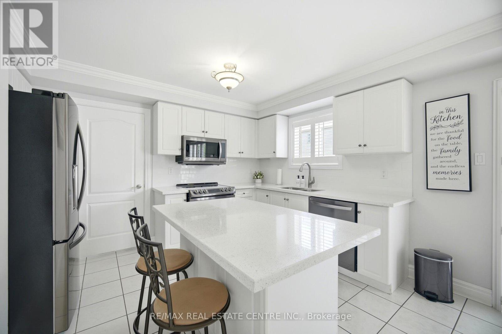 18 Grasshopper Way, Brampton, Ontario  L6R 2J6 - Photo 17 - W13447738