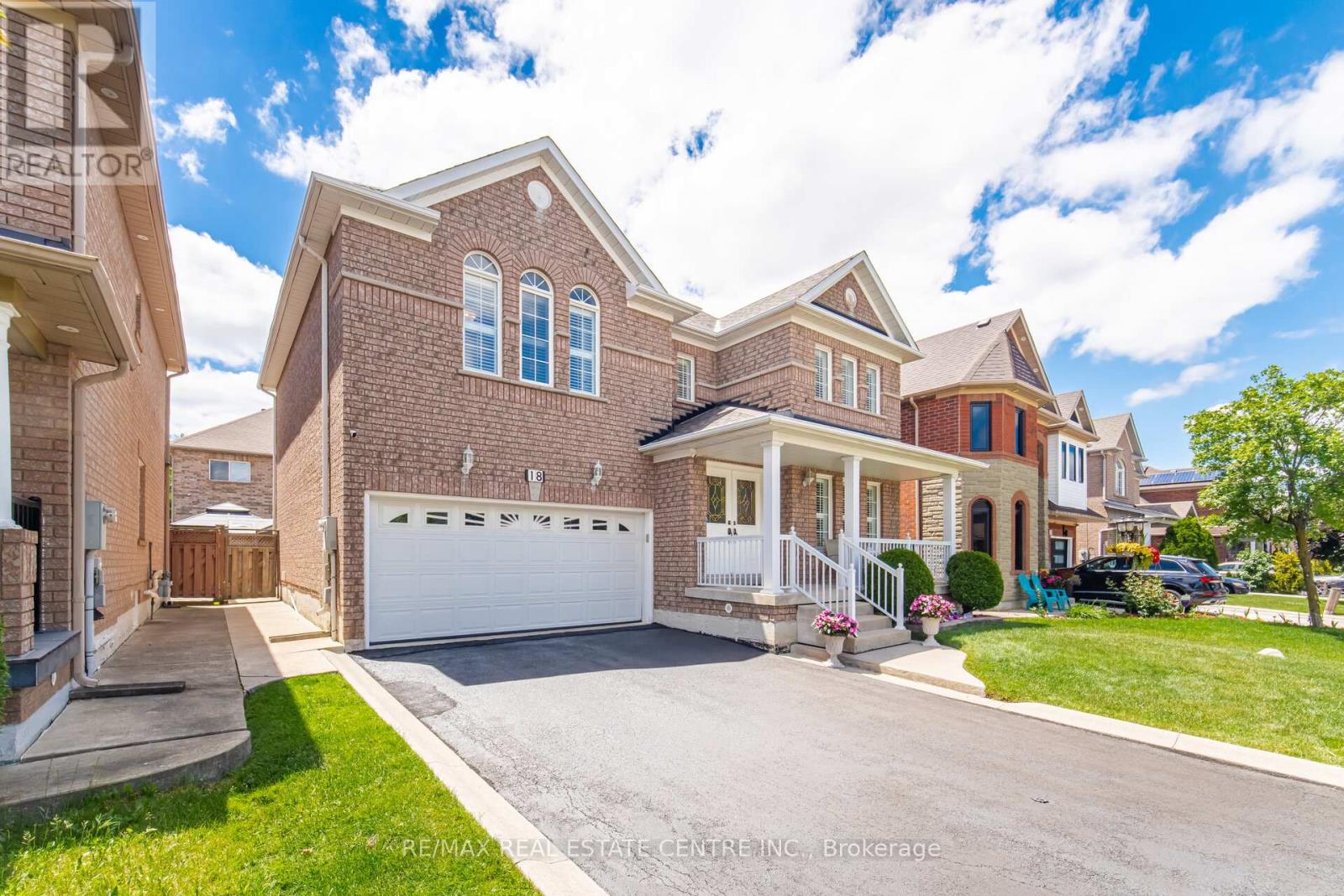 18 Grasshopper Way, Brampton, Ontario  L6R 2J6 - Photo 2 - W13447738