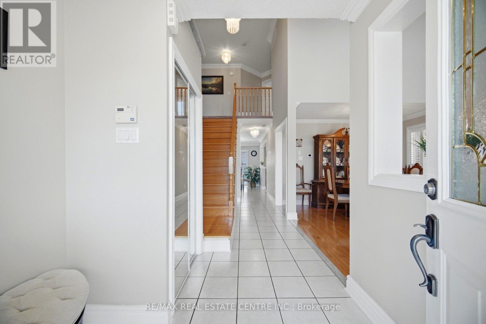 18 Grasshopper Way, Brampton, Ontario  L6R 2J6 - Photo 4 - W13447738