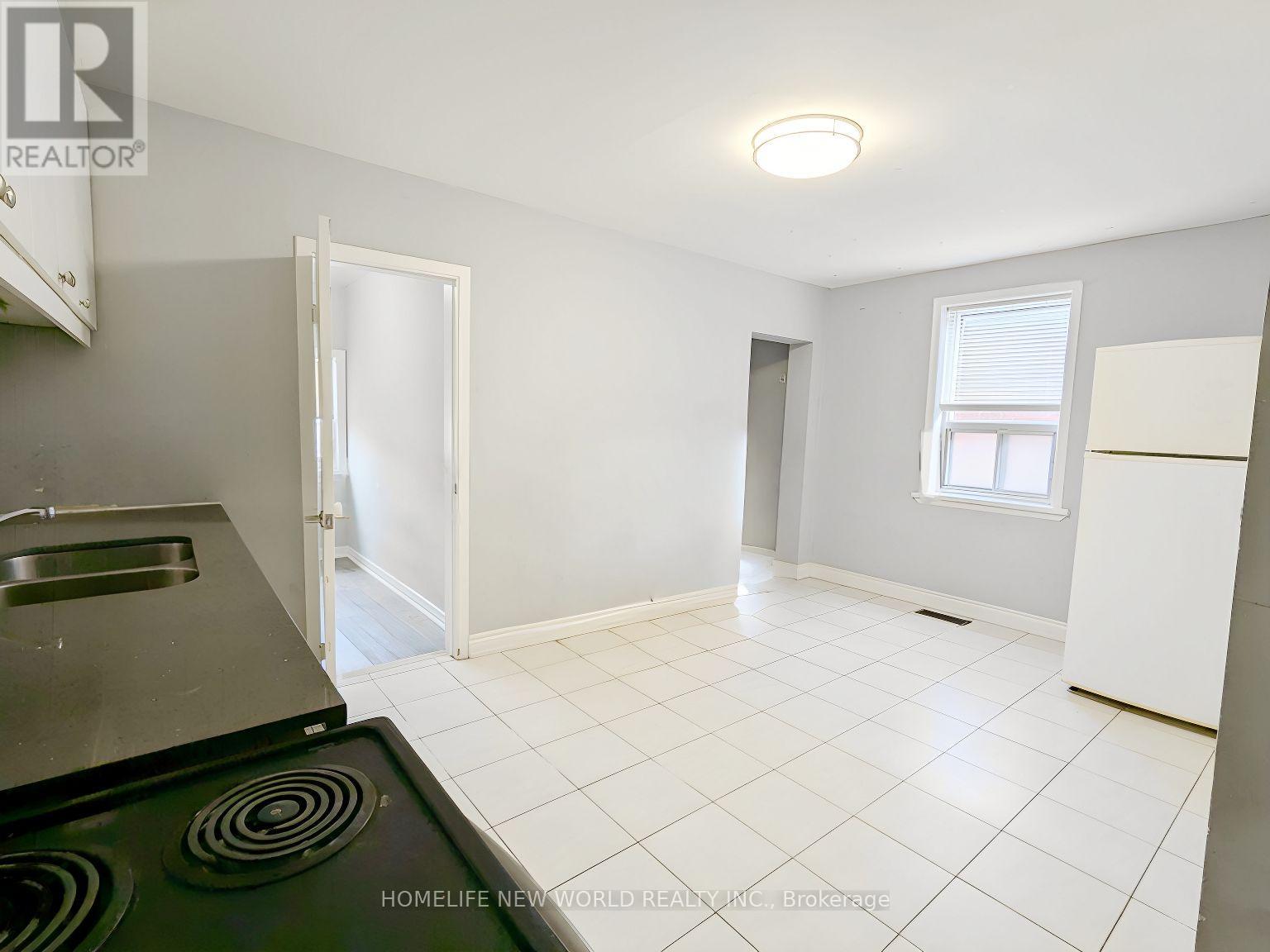 1 - 2 Thornton Avenue, Toronto, Ontario  M6E 2C9 - Photo 4 - W13447780