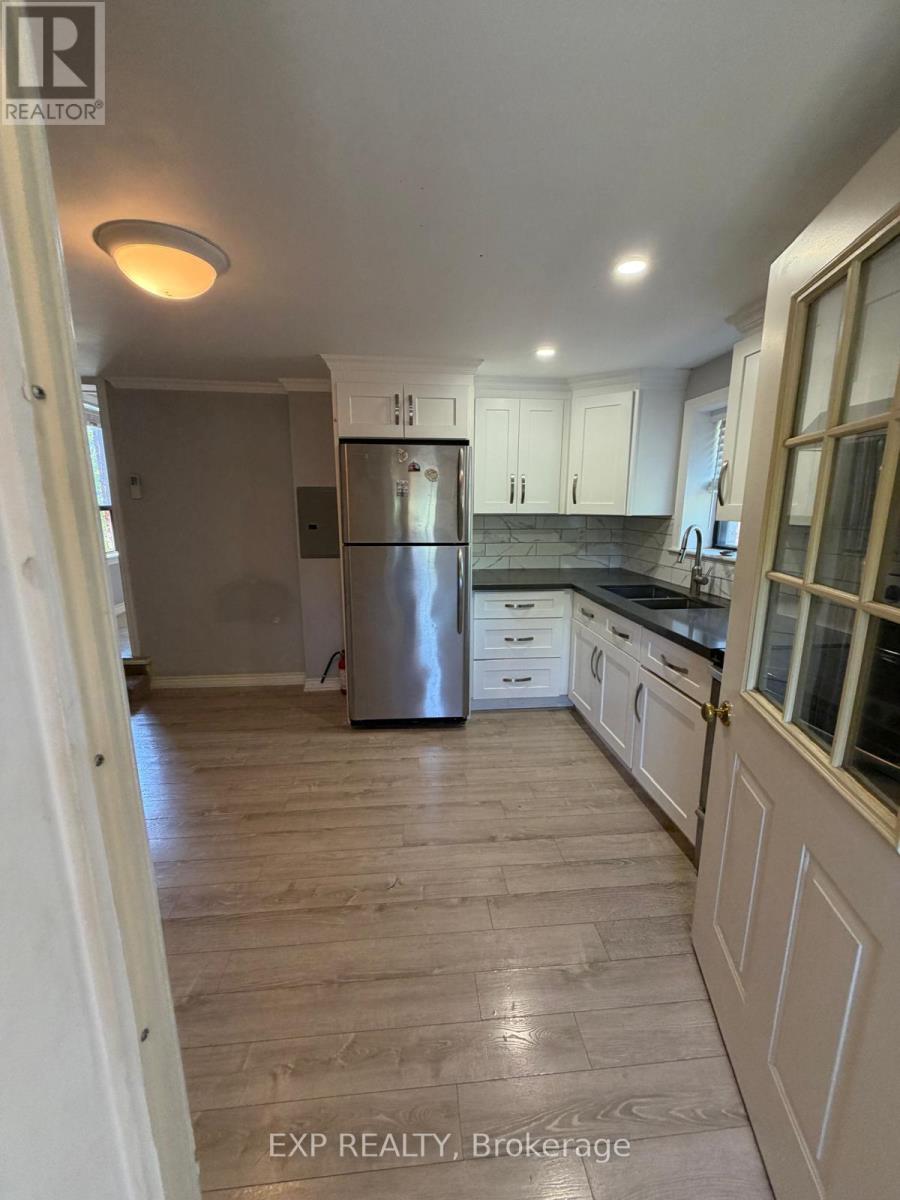 4 - 677 Durie Street, Toronto, Ontario  M6S 3H4 - Photo 5 - W13447786