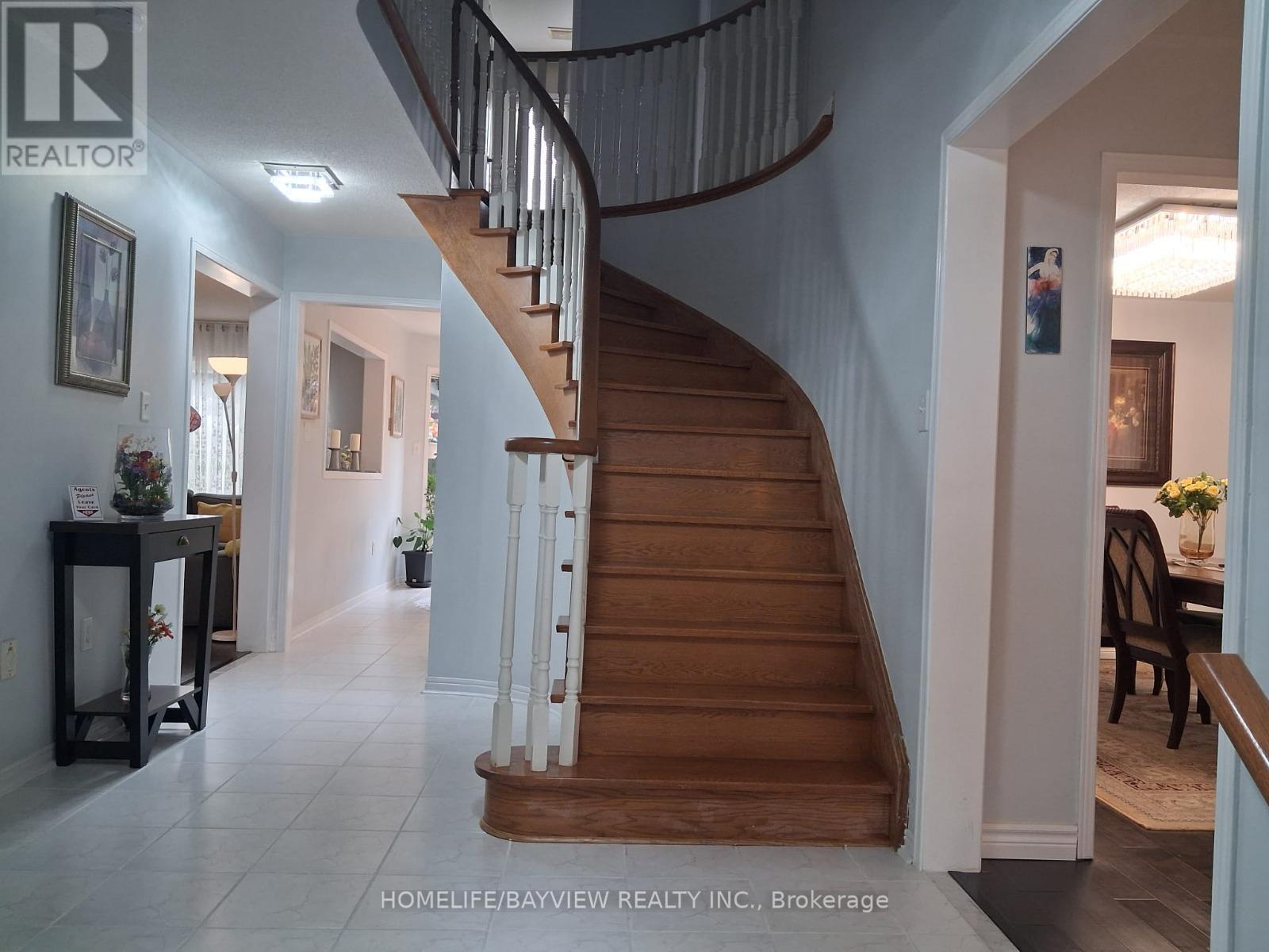 137 Widdifield Avenue, Newmarket, Ontario  L3X 1Z3 - Photo 3 - N13419028