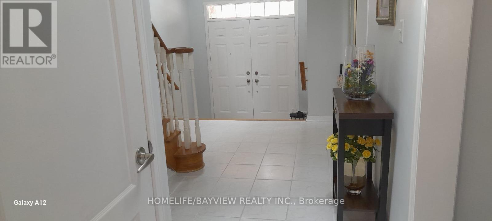 137 Widdifield Avenue, Newmarket, Ontario  L3X 1Z3 - Photo 4 - N13419028