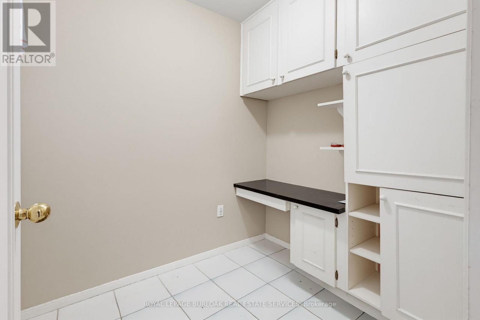 304 Oakwood Court, Burlington, Ontario  L7N 1W9 - Photo 23 - W13447268
