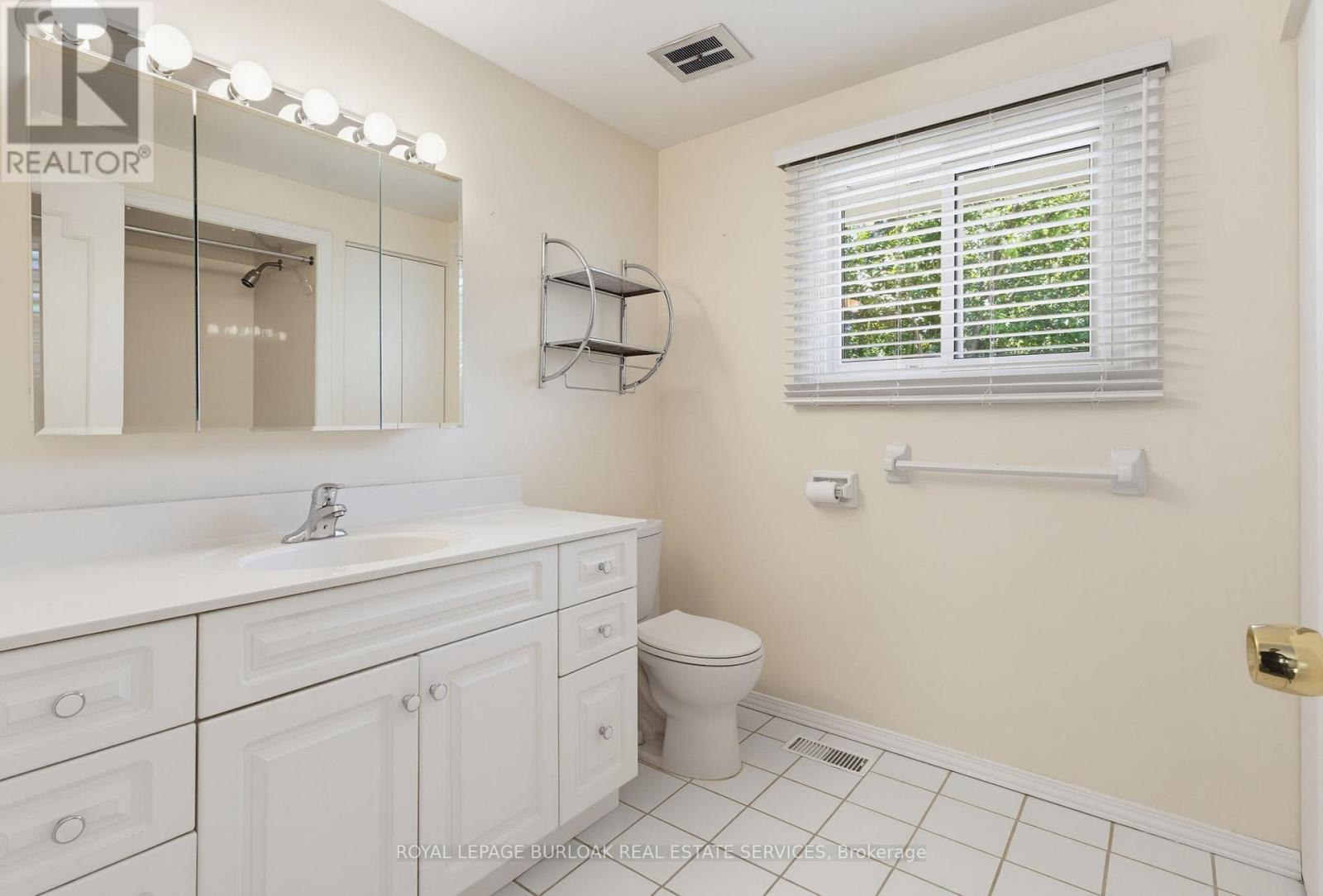 304 Oakwood Court, Burlington, Ontario  L7N 1W9 - Photo 33 - W13447268