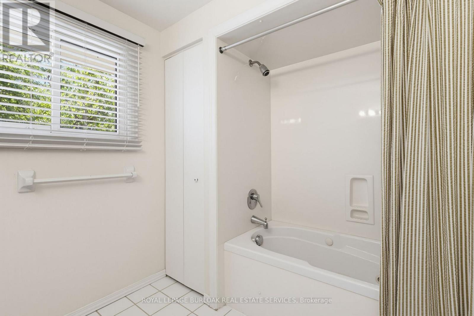 304 Oakwood Court, Burlington, Ontario  L7N 1W9 - Photo 34 - W13447268