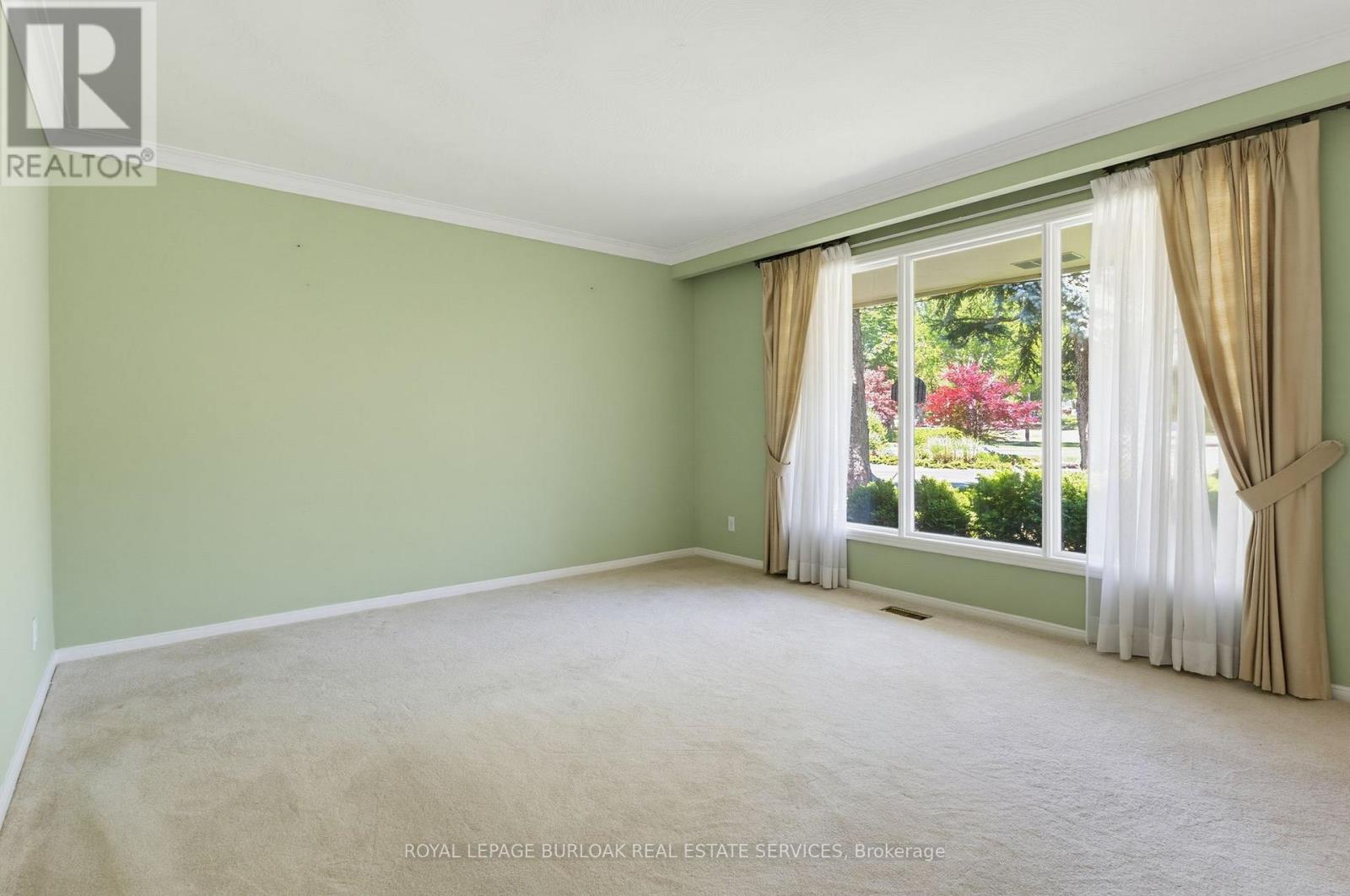 304 Oakwood Court, Burlington, Ontario  L7N 1W9 - Photo 16 - W13447268