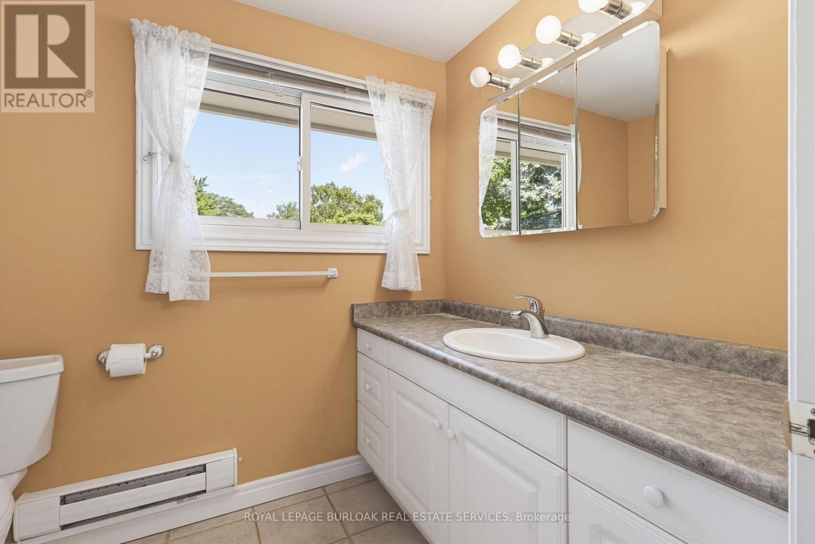 304 Oakwood Court, Burlington, Ontario  L7N 1W9 - Photo 27 - W13447268