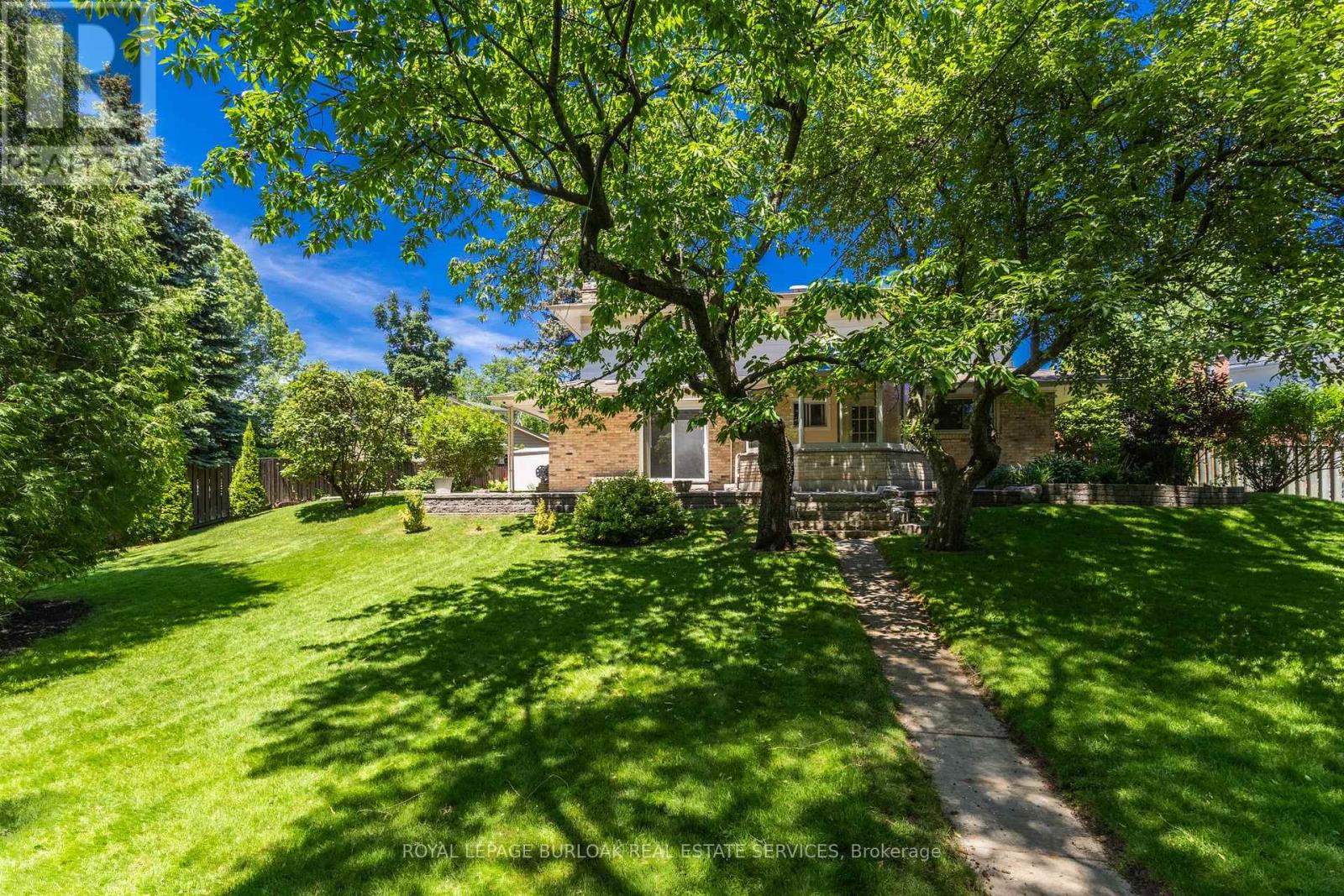 304 Oakwood Court, Burlington, Ontario  L7N 1W9 - Photo 39 - W13447268