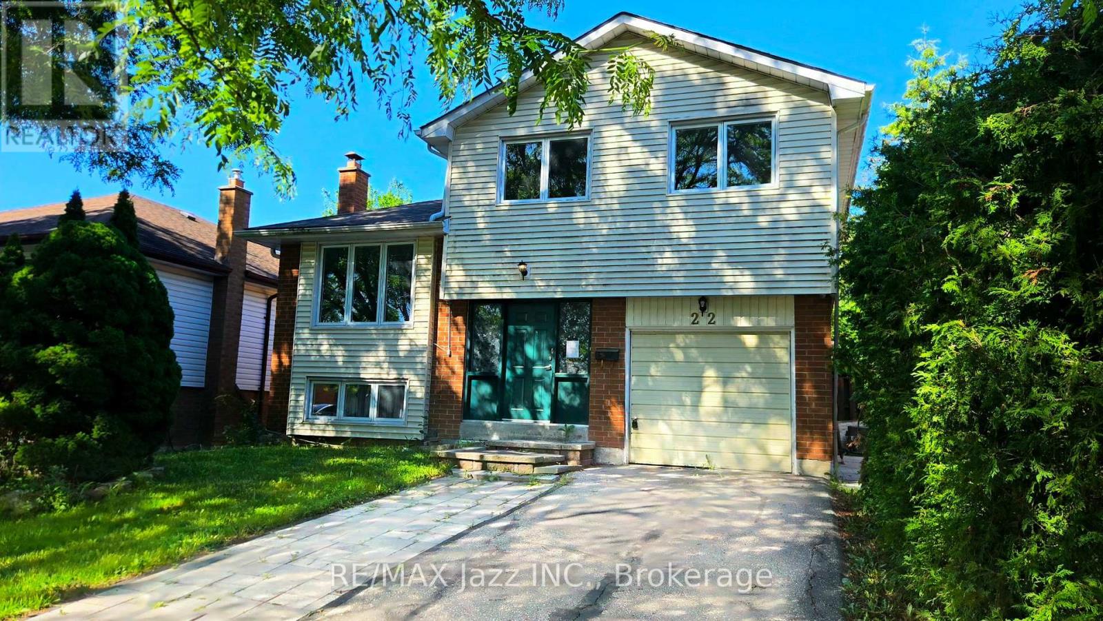 22 Renfield Crescent, Whitby, Ontario  L1P 1B4 - Photo 2 - E13447990