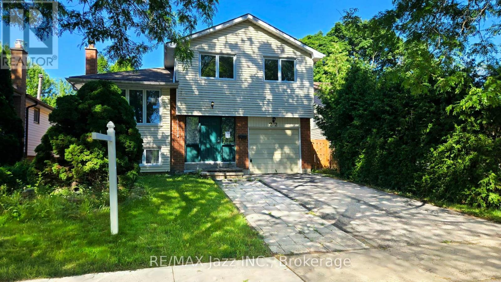 22 Renfield Crescent, Whitby, Ontario  L1P 1B4 - Photo 3 - E13447990