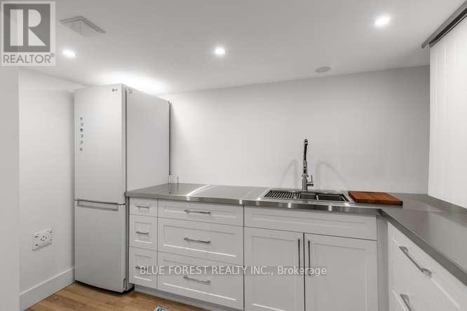 7424 Dolway Drive, Lambton Shores, Ontario  N0M 2L0 - Photo 12 - X13447876