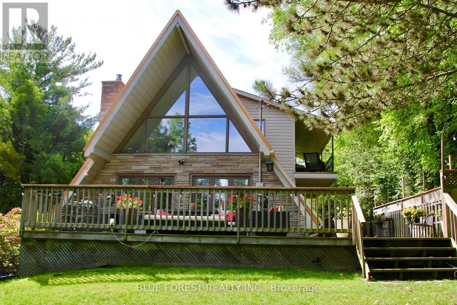 7424 Dolway Drive, Lambton Shores, Ontario  N0M 2L0 - Photo 2 - X13447876
