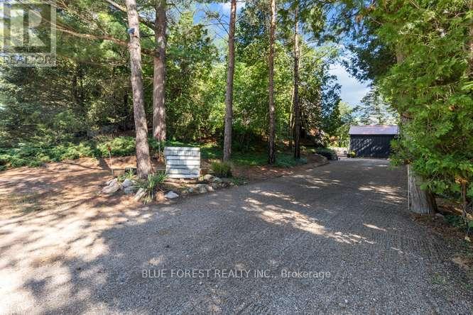 7424 Dolway Drive, Lambton Shores, Ontario  N0M 2L0 - Photo 3 - X13447876