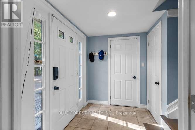 7424 Dolway Drive, Lambton Shores, Ontario  N0M 2L0 - Photo 6 - X13447876