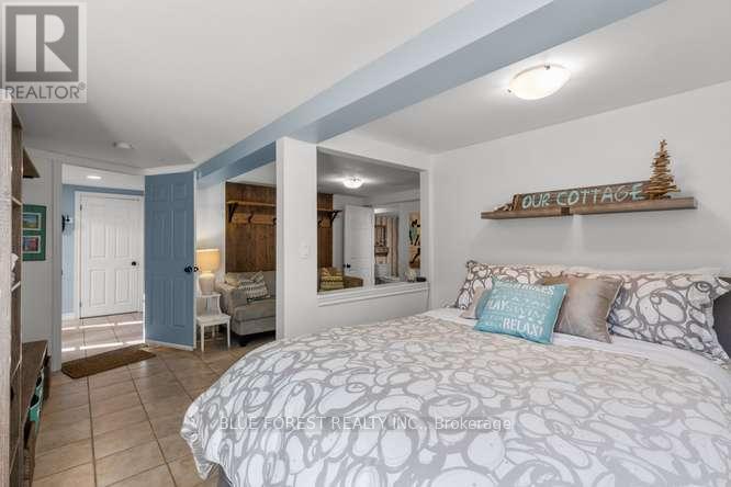 7424 Dolway Drive, Lambton Shores, Ontario  N0M 2L0 - Photo 9 - X13447876