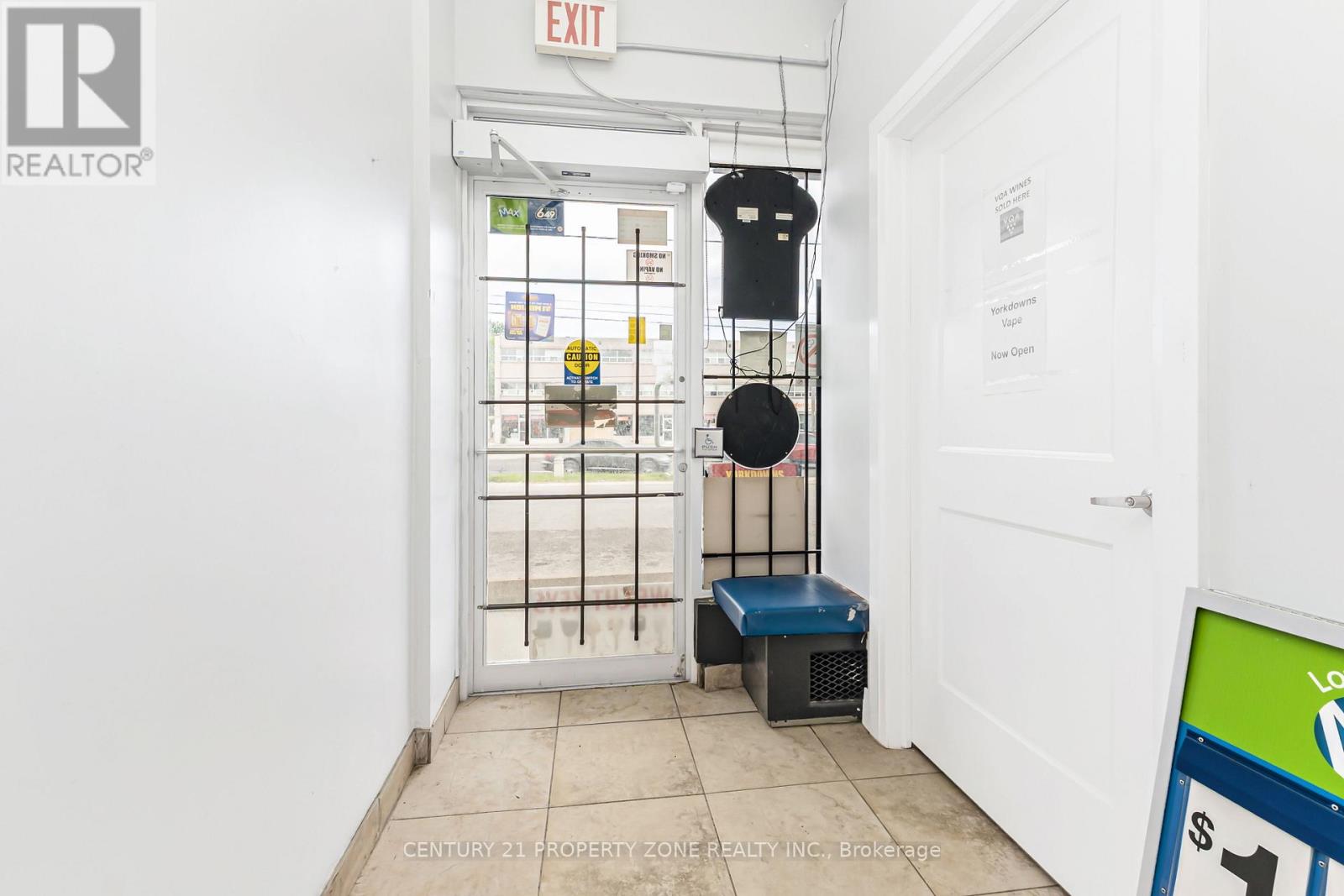 4119 Bathurst Street, Toronto, Ontario  M3H 3P4 - Photo 2 - C13240580