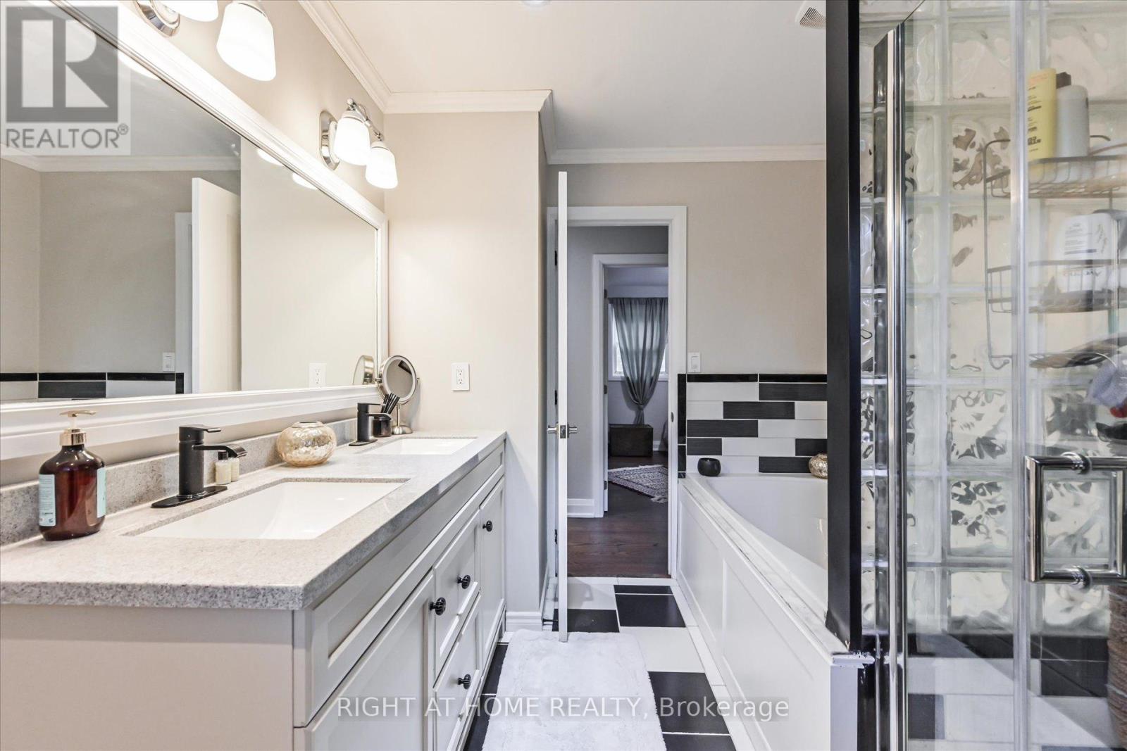 Main - 30 French Crescent, East Gwillimbury, Ontario  L9N 1J8 - Photo 11 - N13145632