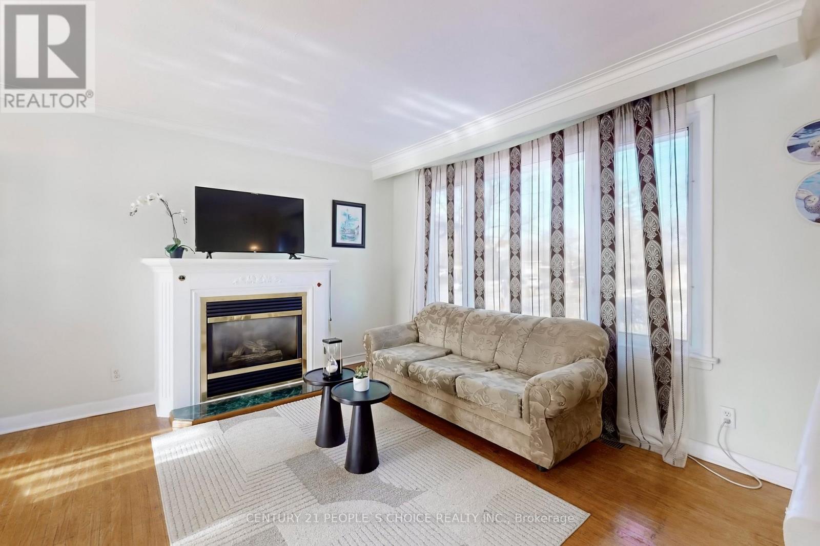 35 Westhumber Boulevard, Toronto, Ontario  M9W 3M5 - Photo 7 - W12932260