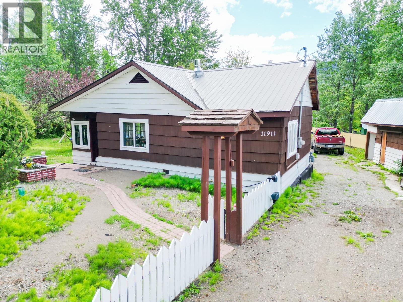 11911 Hawse Loop, Burns Lake, British Columbia  V0J 1E3 - Photo 1 - R3136013