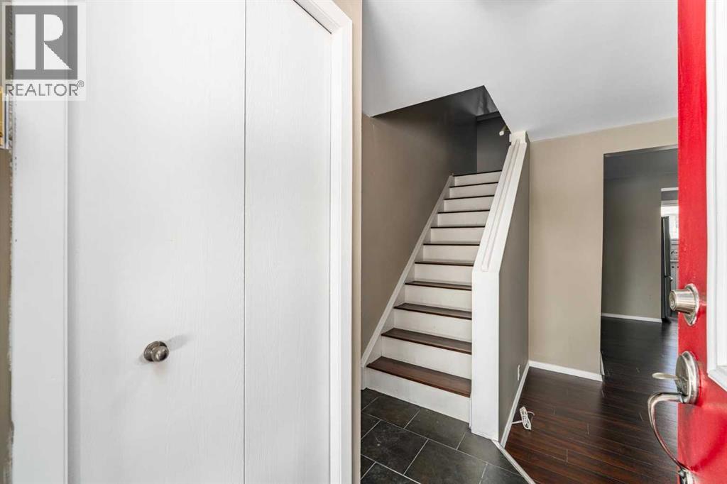 12 Woodhill Road Sw, Calgary, Alberta  T2W 3P2 - Photo 4 - A2320610