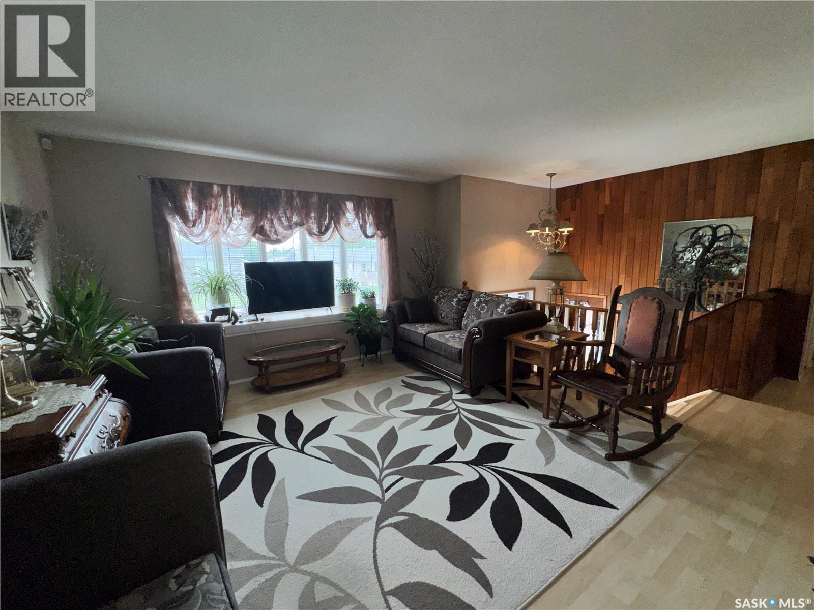 523 8th Avenue W, Biggar, Saskatchewan  S0K 0M0 - Photo 5 - SK039331