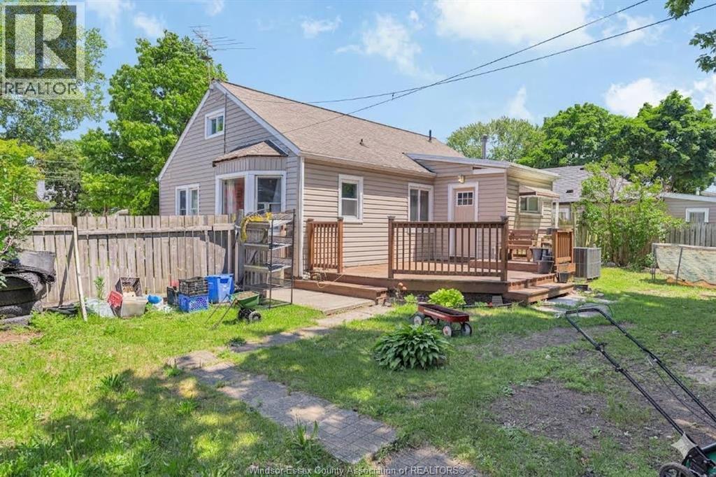 2377 Arthur, Windsor, Ontario  N8W 4V6 - Photo 4 - 26014112