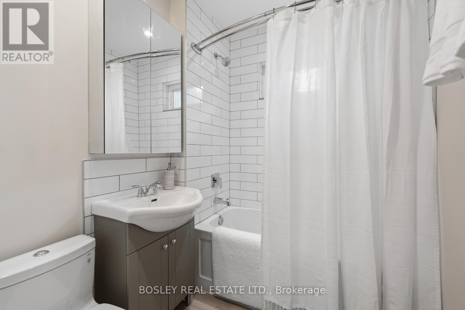 Upper - 14 Preston Place, Toronto, Ontario M4N 2S9 - Photo 17 - C13447888