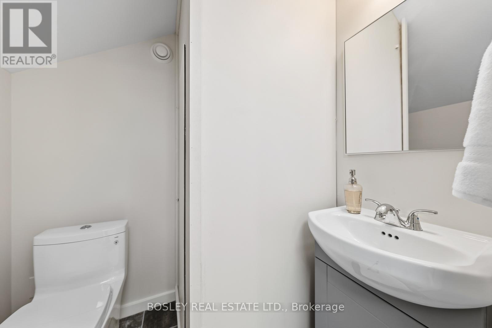 Upper - 14 Preston Place, Toronto, Ontario M4N 2S9 - Photo 24 - C13447888