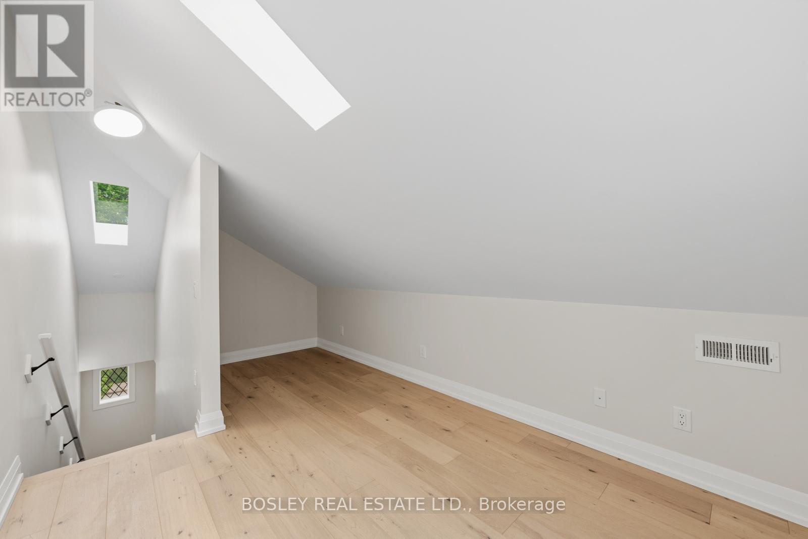 Upper - 14 Preston Place, Toronto, Ontario M4N 2S9 - Photo 25 - C13447888