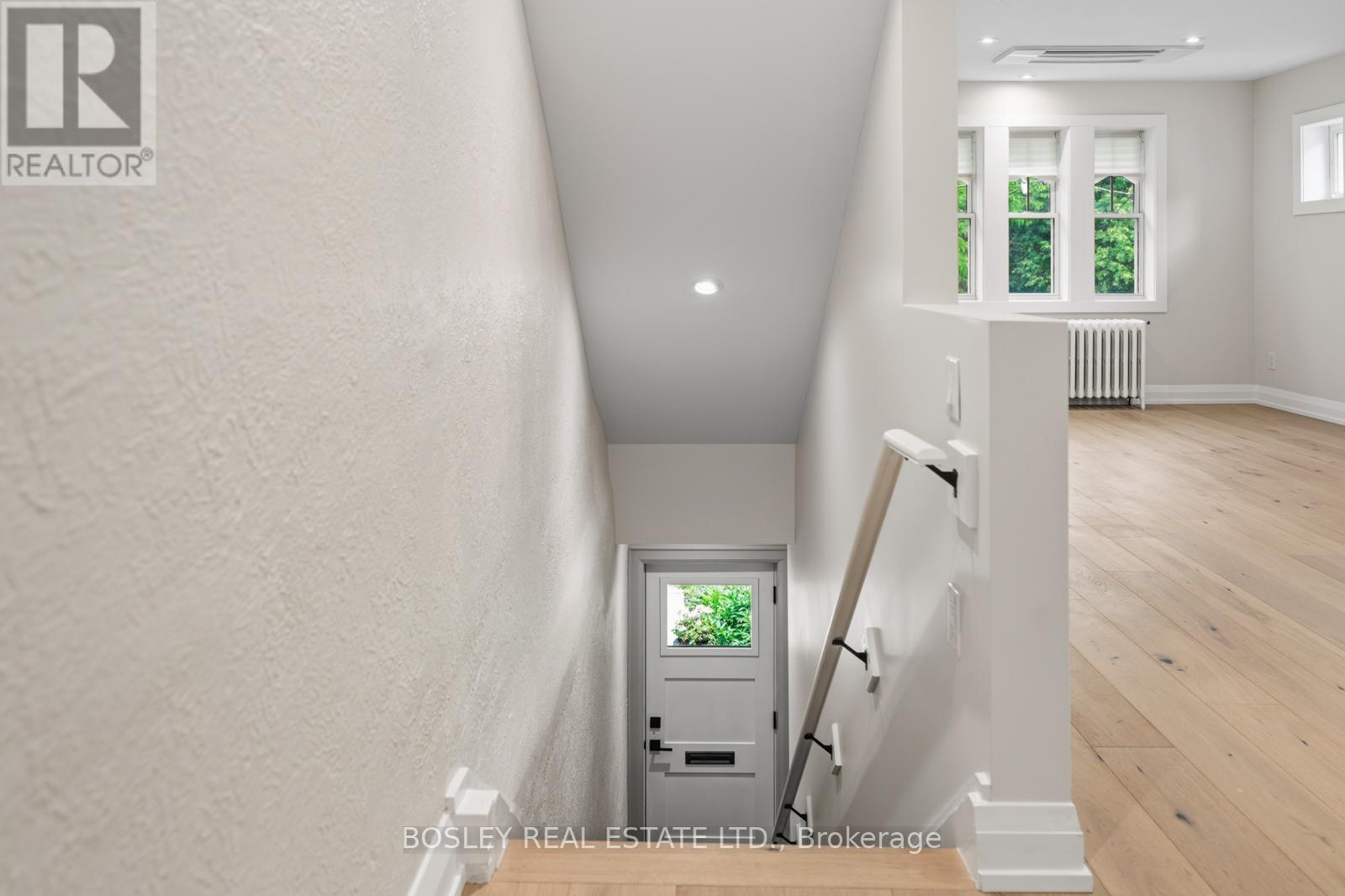 Upper - 14 Preston Place, Toronto, Ontario M4N 2S9 - Photo 3 - C13447888