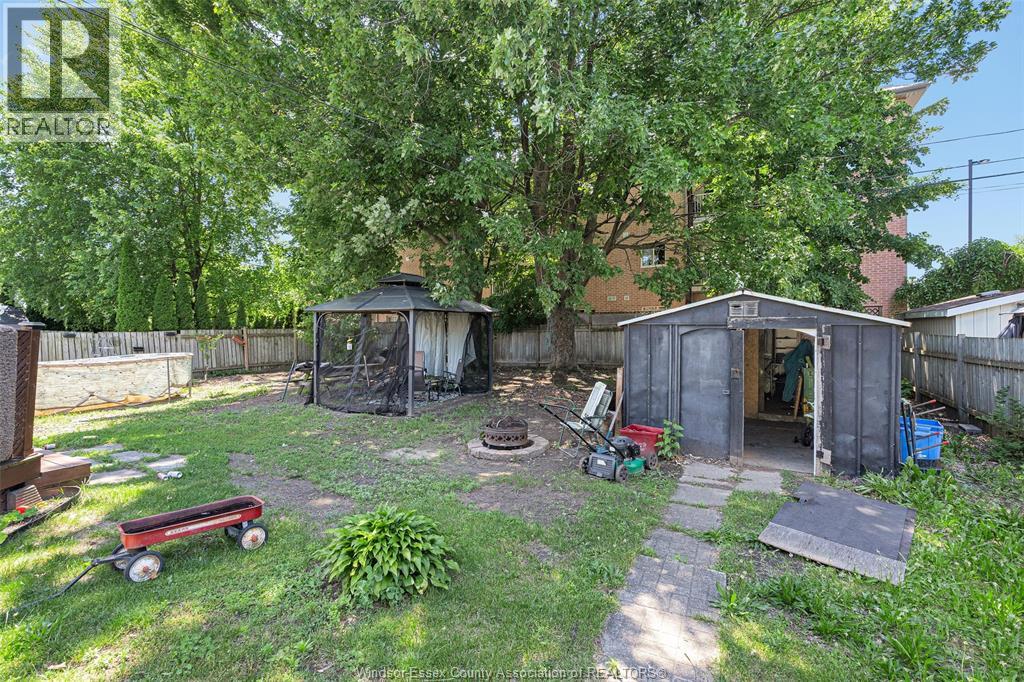 2377 Arthur, Windsor, Ontario  N8W 4V6 - Photo 5 - 26014112