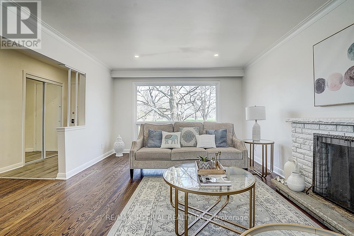8 Fargo Avenue, Toronto, Ontario  M2M 1T9 - Photo 12 - C13447896
