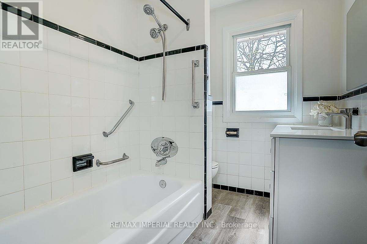8 Fargo Avenue, Toronto, Ontario  M2M 1T9 - Photo 34 - C13447896