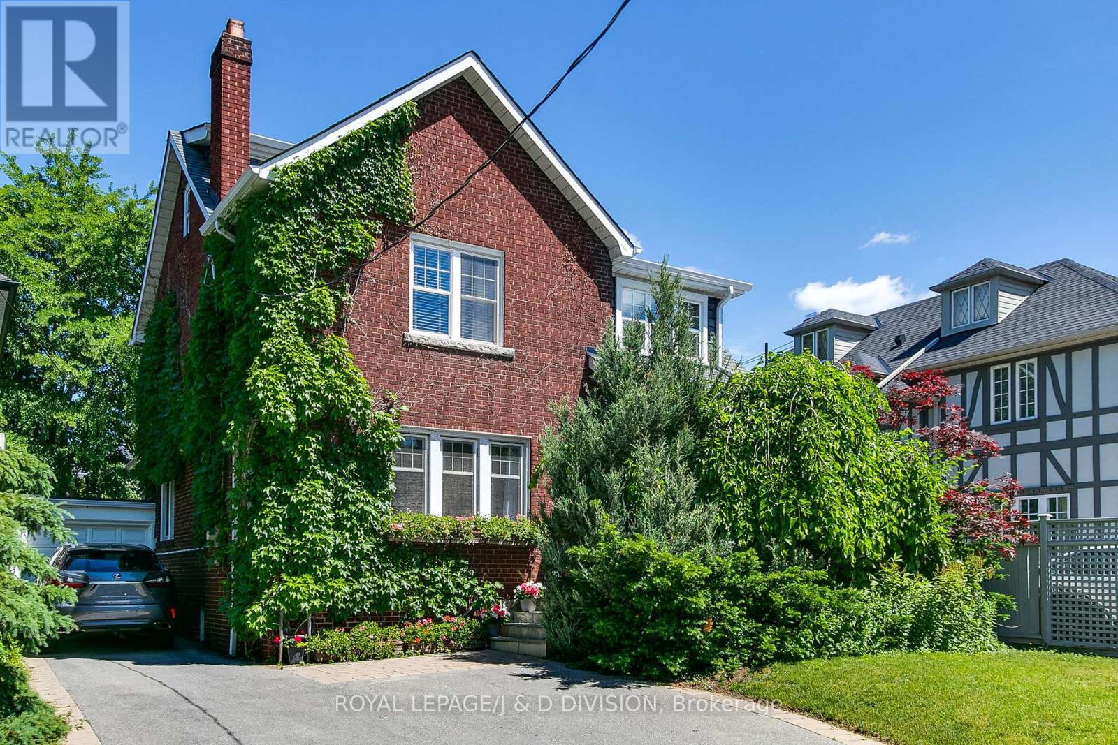 30 CHAPLIN CRESCENT, Toronto, Ontario