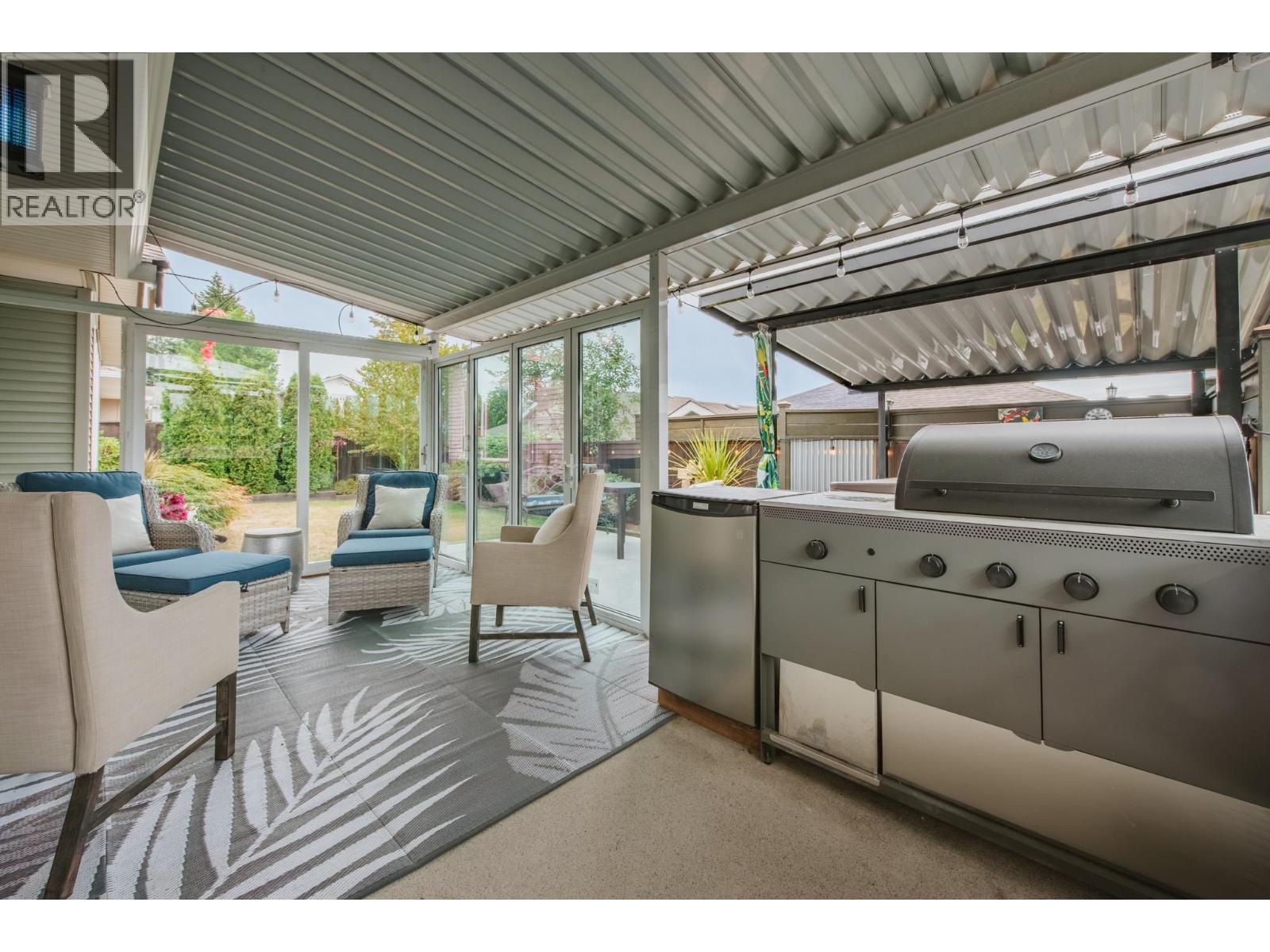 6319 Tower Street, Sechelt, British Columbia  V7Z 0T7 - Photo 5 - R3132385