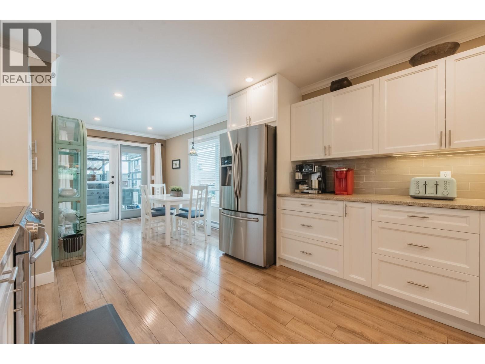 6319 Tower Street, Sechelt, British Columbia  V7Z 0T7 - Photo 2 - R3132385
