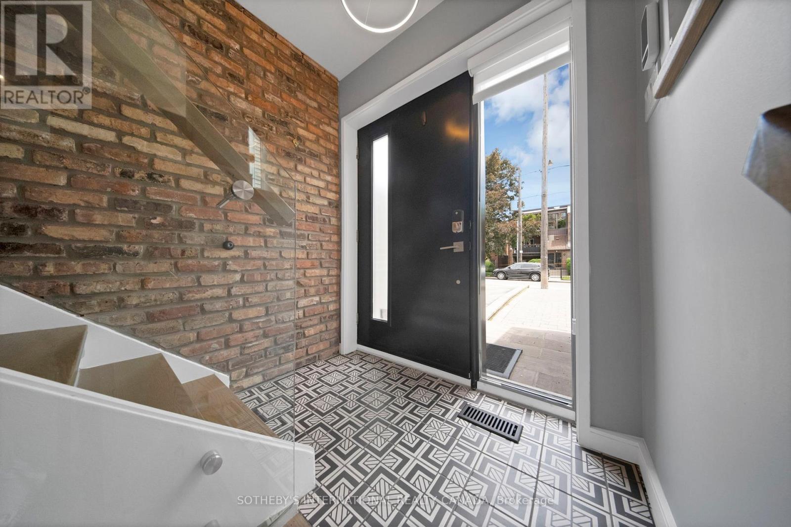 32 Eaton Avenue, Toronto, Ontario  M4J 2Z5 - Photo 5 - E13447850