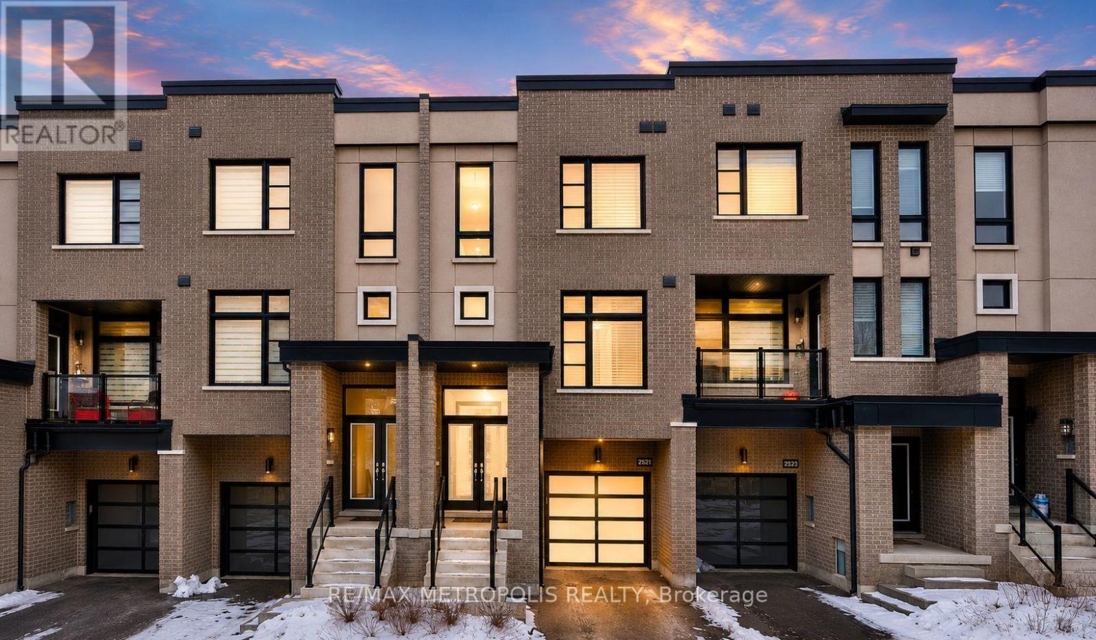 2521 CASTLEGATE CROSSING, Pickering, Ontario