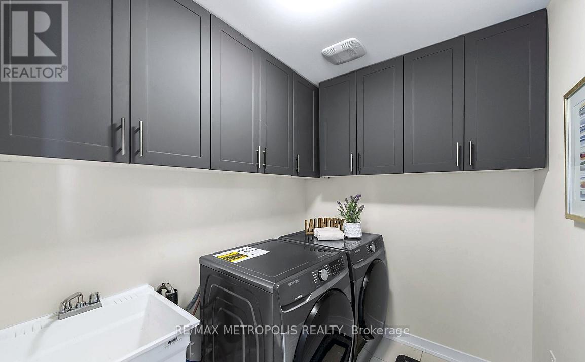 2521 Castlegate Crossing, Pickering, Ontario  L1X 0H7 - Photo 15 - E13447960