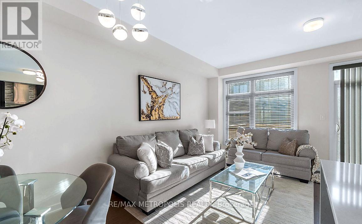 2521 Castlegate Crossing, Pickering, Ontario  L1X 0H7 - Photo 4 - E13447960