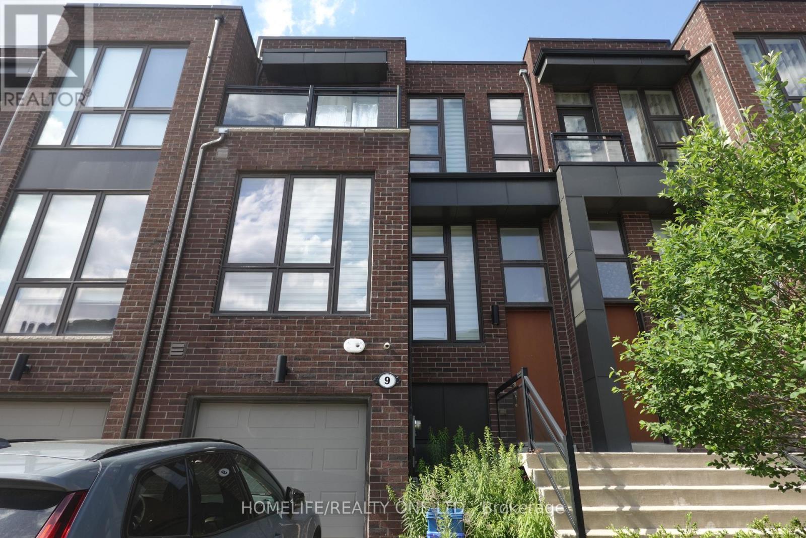 9 CAMBRAY ROAD, Vaughan, Ontario