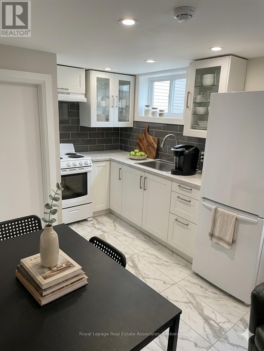 7 (BSMT) - 237 LAKESHORE ROAD E, Mississauga, Ontario