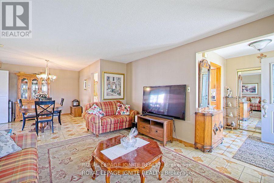 3350 Lehigh Crescent W, Mississauga, Ontario  L4T 1W8 - Photo 10 - W13447872