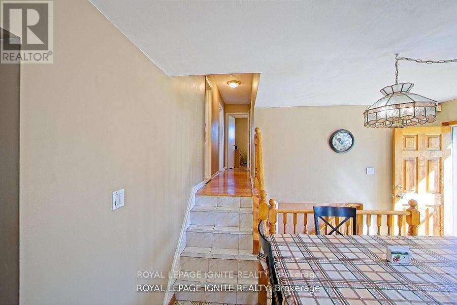 3350 Lehigh Crescent W, Mississauga, Ontario  L4T 1W8 - Photo 11 - W13447872