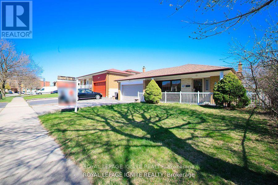 3350 Lehigh Crescent W, Mississauga, Ontario  L4T 1W8 - Photo 3 - W13447872